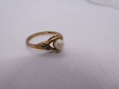 9ct yellow gold ring with central pearl and shoulders set diamond chips, marked 375, size N/O, 1.6g