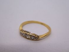 Antique 18ct yellow gold diamond ring with oval shaped panel set with 5 graduating diamonds, mount n
