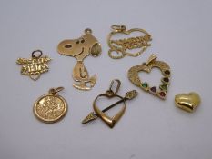 Collection of 9ct yellow gold charms/pendant including 'Snoopy', 'Special Mum' etc 4.5g approx