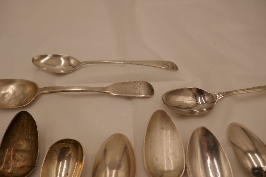 A quantity of Georgian silver teaspoons to include one with beaded border, hallmarked 1792 Thomas Wa - Image 4 of 4