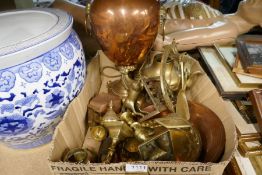 Tray of mixed metal ware including large copper double handled urn, brass horse bookends, etc