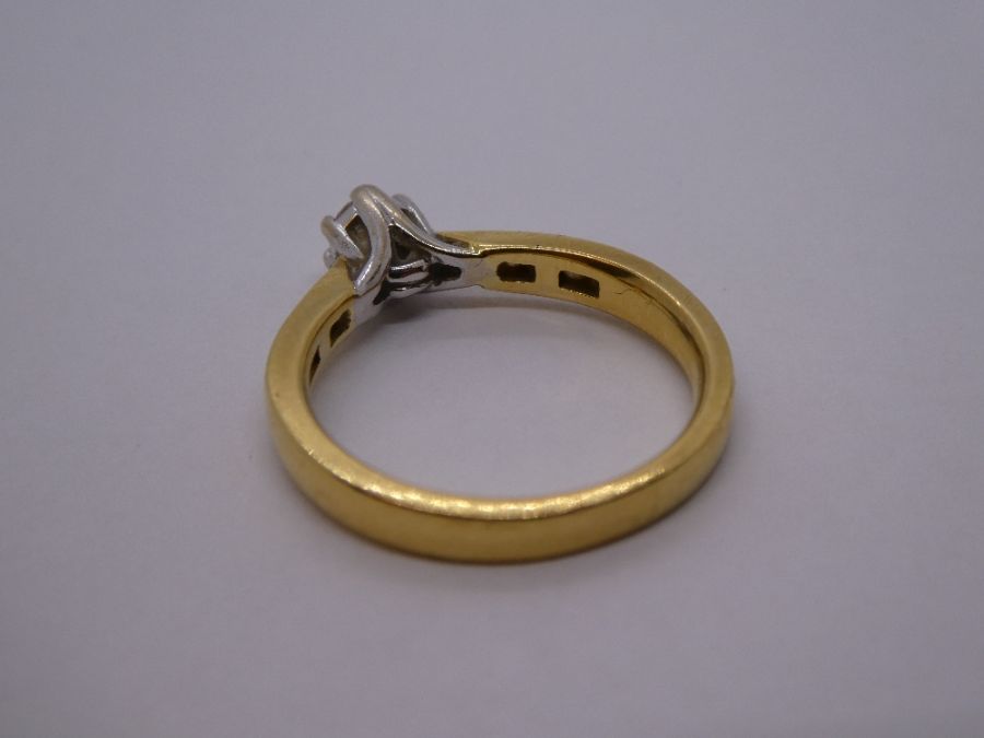 18ct yellow gold solitaire diamond ring with graduating diamond set to shoulders, approx 0.33 carat, - Image 6 of 6