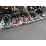 Five trays of boxed and unboxed diecast vehicles to include Maisto 1/18 scale , Corgi and tinplate,