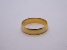 18ct yellow gold wedding band, marked 750, size Y, 7.2g approx