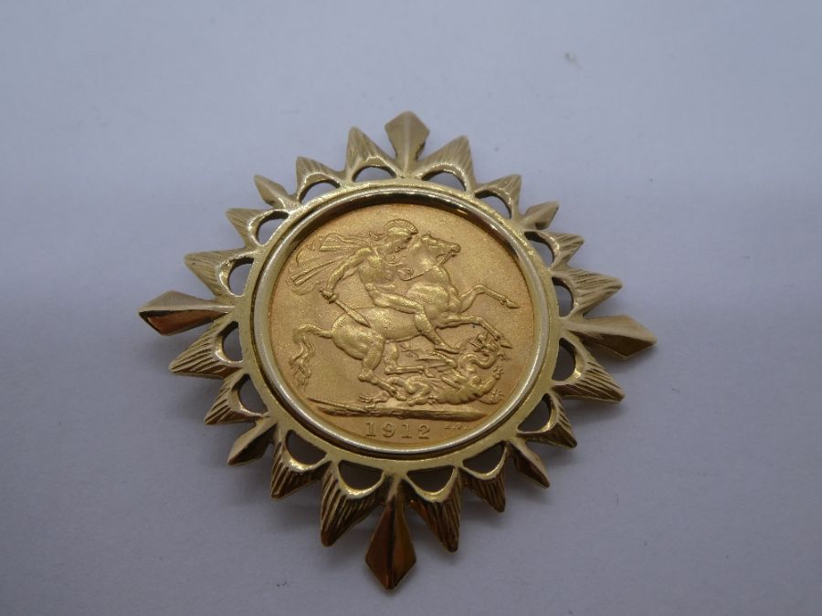 9ct yellow gold mounted 1912 full sovereign pendant, George and George the dragon, gross weight 12.7