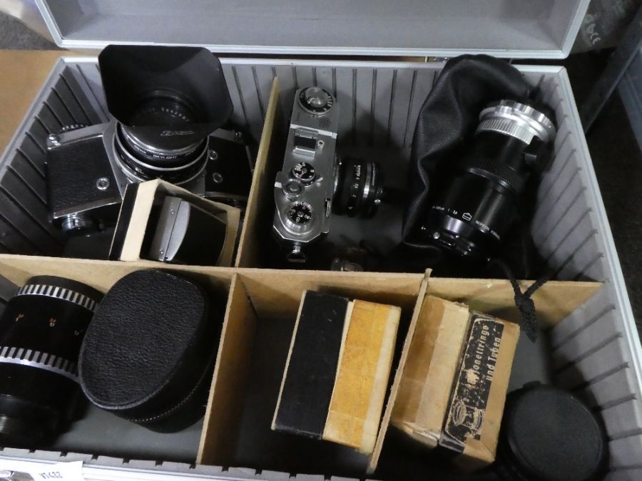 A quantity of vintage cameras and lenses, to include Nikkormat, Topcon, Agfa, Exakta, etc and other - Image 4 of 7