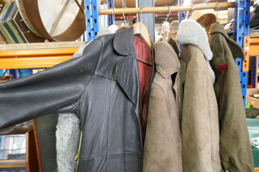 Gents 40" Sheepskin jacket and ladies size 14-16 example - Image 9 of 9