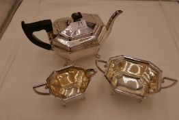 An octagonal Viner's Ltd silver tea service comprising a teapot with ebony handle and knop, 15cm x 2