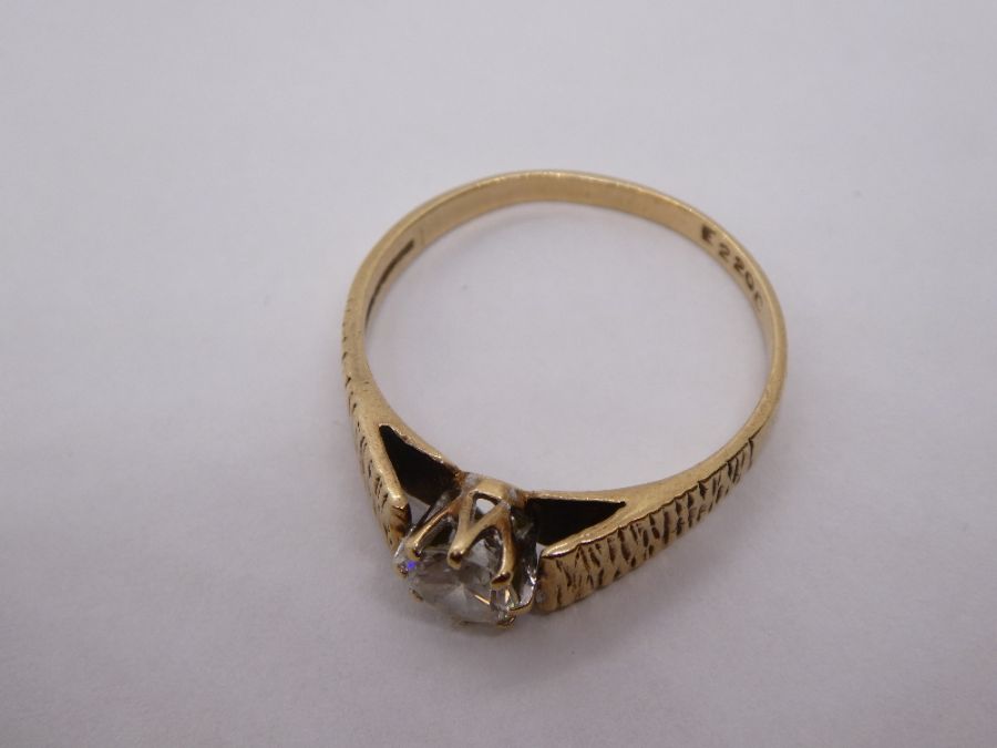 9ct yellow gold solitaire ring with large clear stone (not diamond), size R, 2.6g approx, marked 375 - Image 3 of 6
