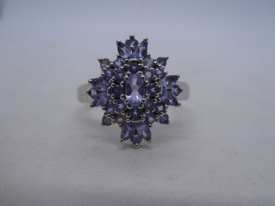 9ct white gold tanzanite set dress ring, marked 375, size X, 3.5g