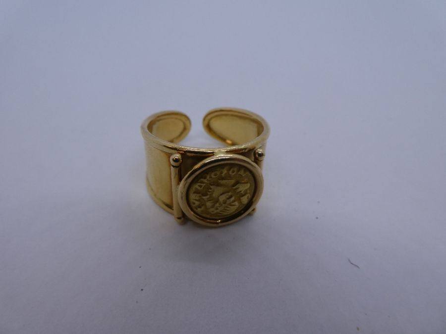 Italian 18ct yellow gold ring with circular panel depicting a face marked 750, 6.3g - Image 3 of 4