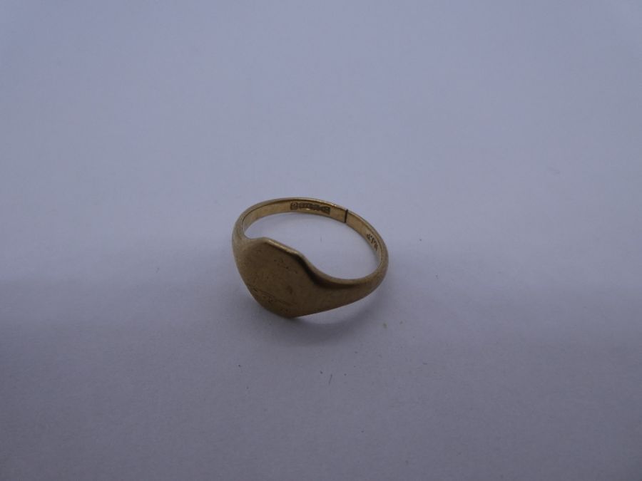 9ct yellow gold signet ring, AF, cut, marked 375, 2.2g approx, Size K - Image 2 of 2