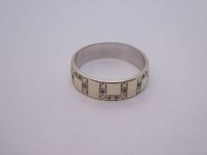 White gold wedding band decorated with diamond chips, marked DIA, approx 2.9g, Size L. Gold content