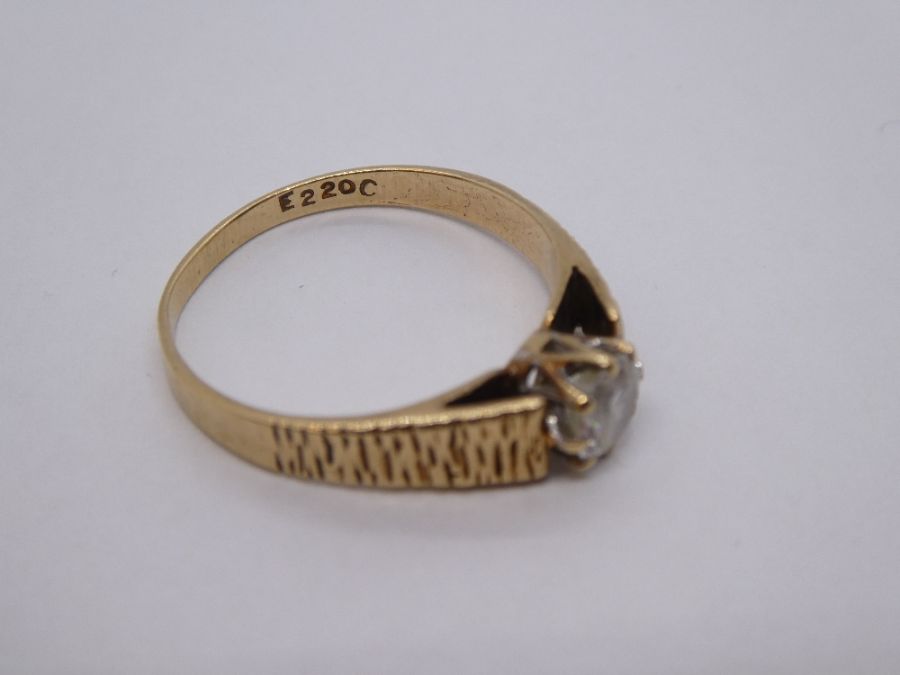 9ct yellow gold solitaire ring with large clear stone (not diamond), size R, 2.6g approx, marked 375 - Image 4 of 6