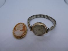 Vintage 9ct yellow gold cased Avia wristwatch, case marked 375, on expanding strap and a 9ct gold mo