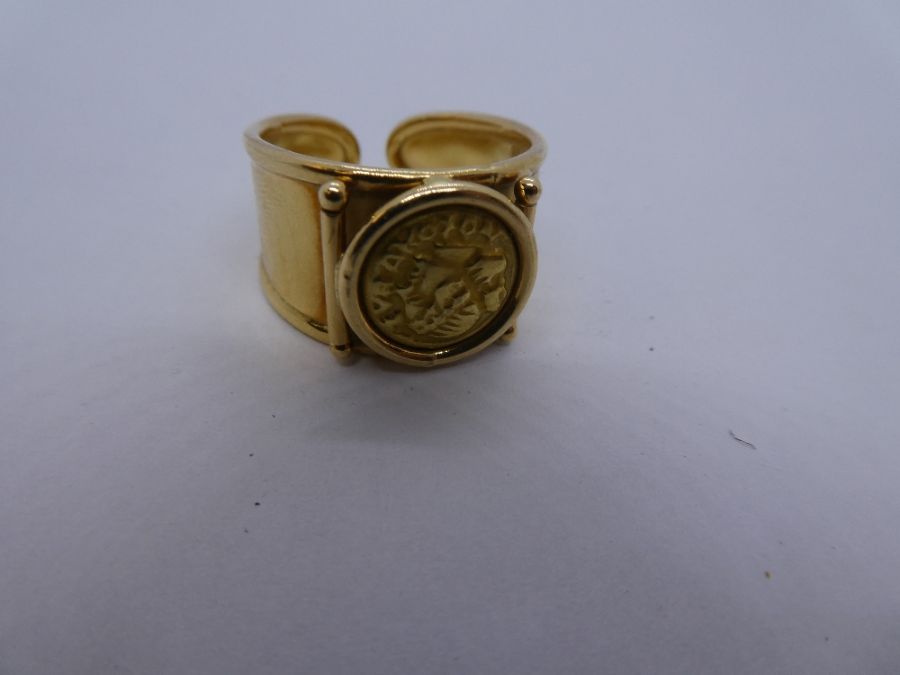 Italian 18ct yellow gold ring with circular panel depicting a face marked 750, 6.3g - Image 2 of 4