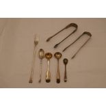 A quantity of silver to include a Glasgow 1857 silver gilt mustard spoon, tongs and other flatware,
