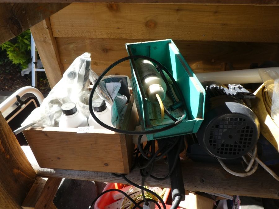 A mixed lot to include axle stands, various garage tools, submersible pump, power tools, etc - Image 3 of 5