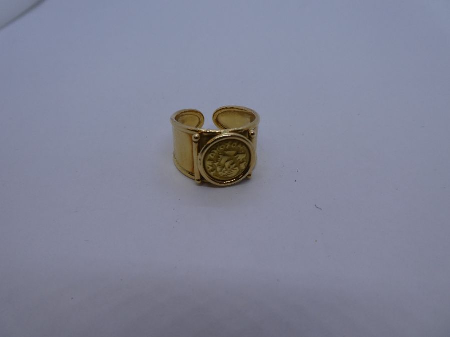 Italian 18ct yellow gold ring with circular panel depicting a face marked 750, 6.3g - Image 4 of 4