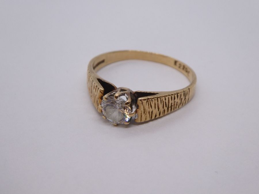 9ct yellow gold solitaire ring with large clear stone (not diamond), size R, 2.6g approx, marked 375