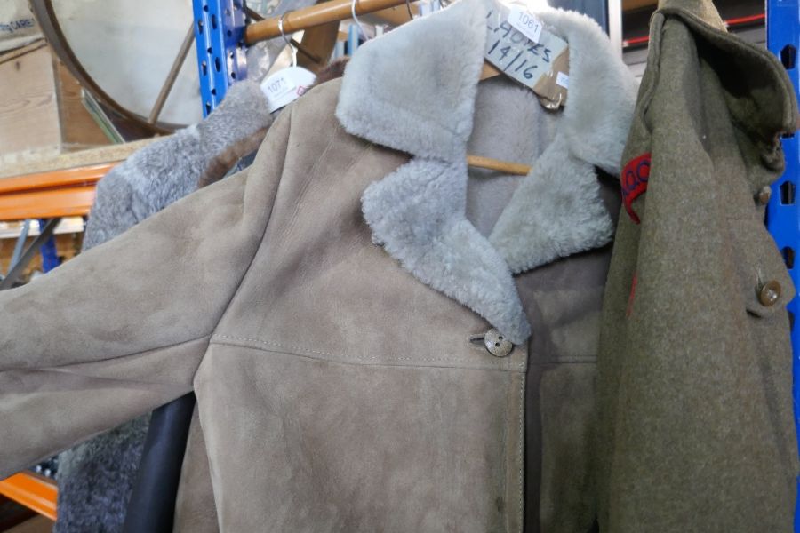 Gents 40" Sheepskin jacket and ladies size 14-16 example - Image 4 of 9