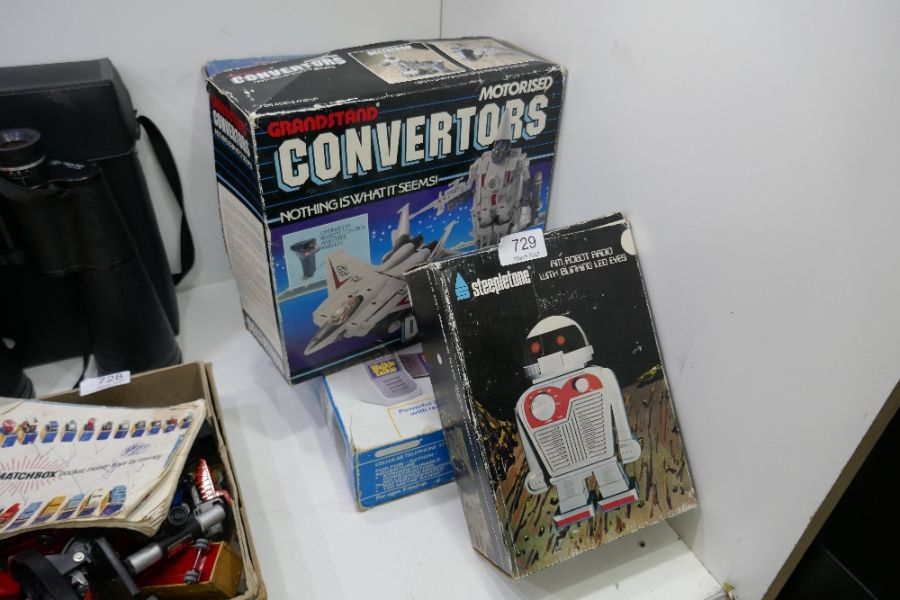 A set of mostly boxed 70s/80s vintage toys and radios in the form of spacecraft - Image 2 of 2