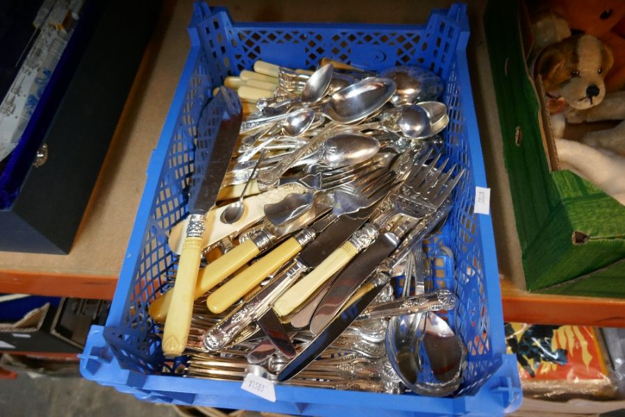 A quantity of Kings pattern cutlery and sundry - Image 2 of 2