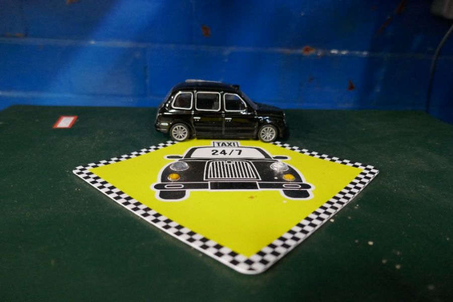 A quantity of boxed London Taxi models - Image 3 of 3