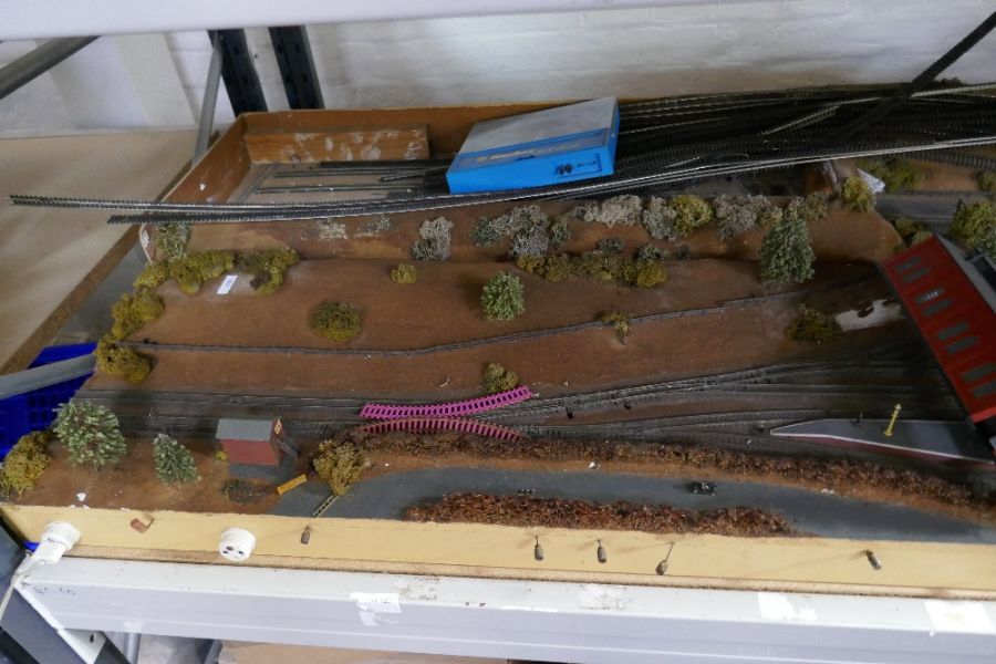Hornby; a quantity of 'N' gauge locomotives and associated items, and a Hornby '00' gauge loco - Image 3 of 7