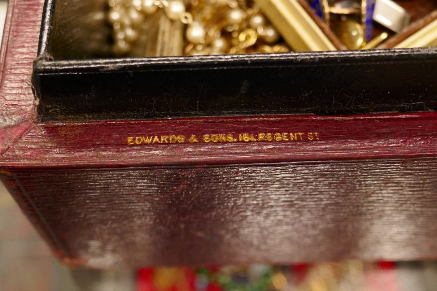 Antique red leather jewellery box by Edwards & Sons, Regent Street containing quantities of various - Image 3 of 4