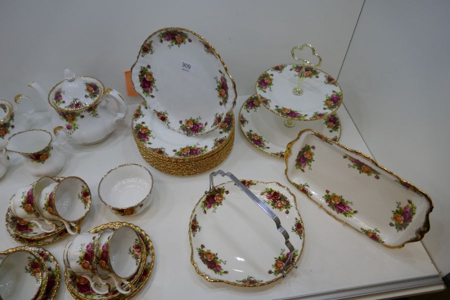 A quantity of Royal Albert Old Country Roses dinner and tea ware - Image 3 of 6