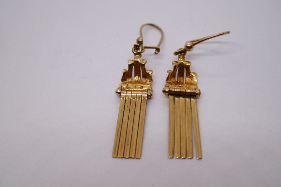 Two pairs of 9ct yellow gold drop earrings, both marked 375, together with a 9ct bar brooch with cen - Image 2 of 5