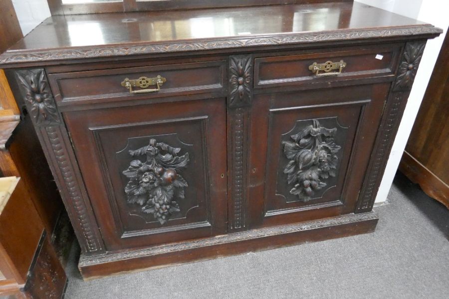 An early 20th century carved oak sideboard having mirror back, 137cms - Image 2 of 5