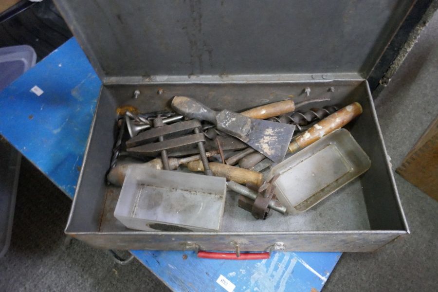 Tools; a quantity of various tools to include moulding planes - Image 5 of 7