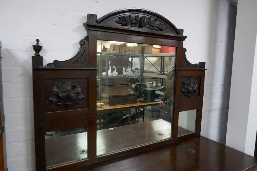 An early 20th century carved oak sideboard having mirror back, 137cms - Image 3 of 5