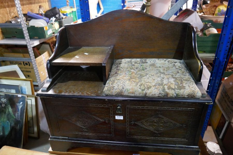 A reproduction oak hall bench having cupboard base - Image 2 of 3