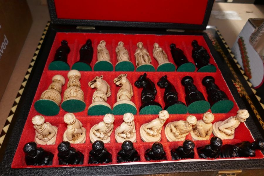 Chess board and cased set of chess men - Image 2 of 2