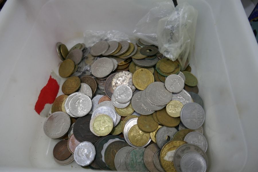 A quantity of coins, GB and Worldwide, and a quantity of bank notes - Image 4 of 5