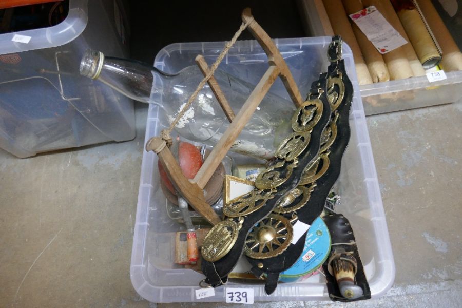 Box of collectables including large whiskey bottle, dagger in sheath, horse brasses, 12 vintage remo - Image 5 of 5