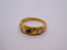 Antique 18ct yellow gold ring with central cushion cut emerald flanked two seed pearls, one has been