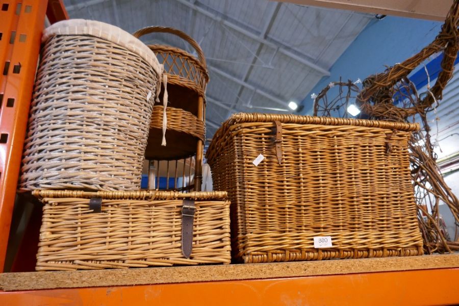 Quantity of Wicker ware including hamper, angel, baskets etc - Image 2 of 4