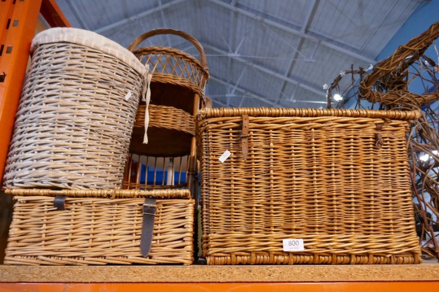 Quantity of Wicker ware including hamper, angel, baskets etc - Image 3 of 4