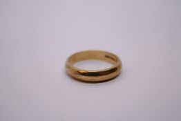 9ct yellow gold wedding band, marked 375, size M, London, 1982, 3.15g approx