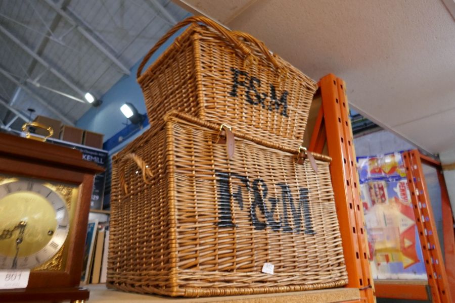 Two large Fortnum and Mason wicker hampers - Image 3 of 3