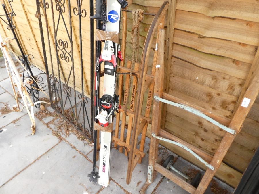 An old sack barrow, a sledge and a pair of skis - Image 4 of 4