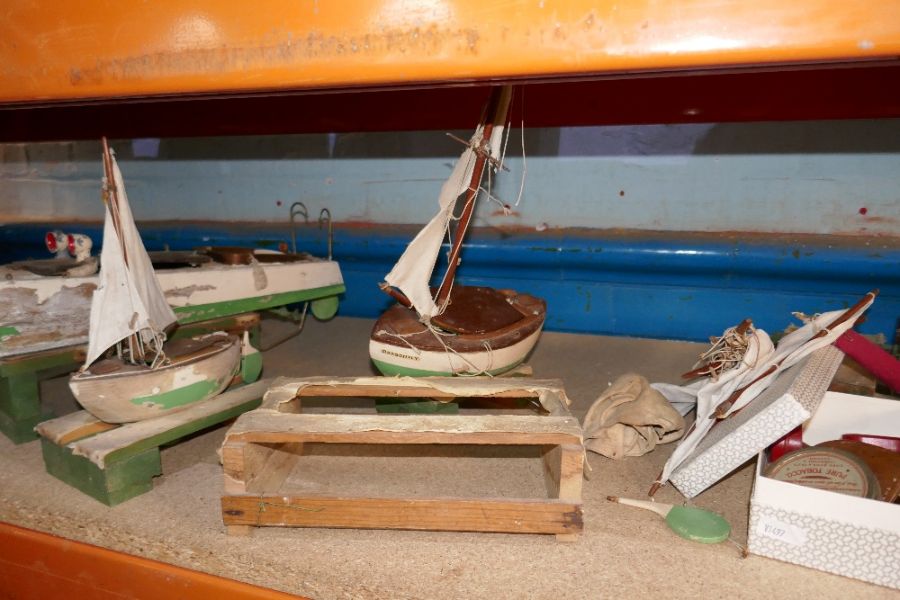 Collection of vintage wooden pond yachts, accessories and boxed 'Oh Penny' dolls house - Image 8 of 9