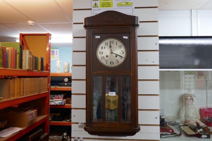 A 1930's oak hanging wall clock - Image 2 of 3