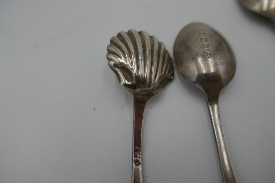A quantity of silver teaspoons comprising of various hallmarks to include a Georgian spoon 1790 Geor - Image 3 of 5