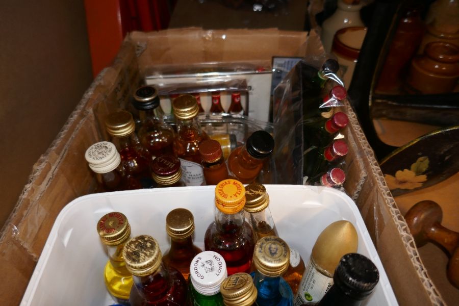 Box containing quantity of alcoholic miniatures - Image 2 of 3