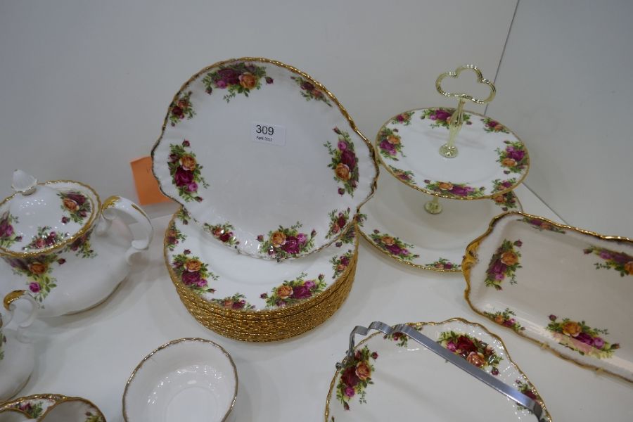 A quantity of Royal Albert Old Country Roses dinner and tea ware - Image 6 of 6